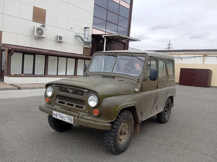 УАЗ-469 — классический внедорожник цвета хаки